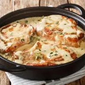 Cotlet Normandia cu Cartofi Aurii 