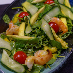 Salát s tygřími krevetami a avokádem 280g