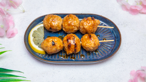 Brochettes de boulettes de poulet (2 pièces)