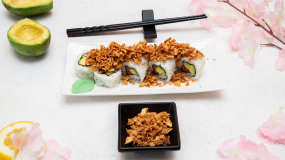 Avocat-saumon crispy maki california