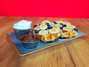 Nutellové bros waffle s ovocím podľa dennej ponuky 200g