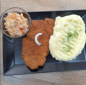 Kurací rezeň, príloha, polievka