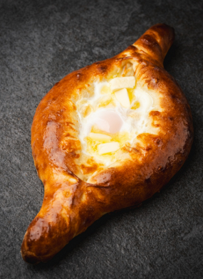 1. Chaczapuri Adżarskie / Adjarian Khachapuri