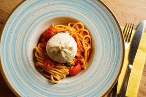 Spaghetti Pomodoro Basilico e Burrata