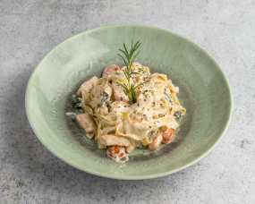 Tagliatelle Salmone Spinaci e Pomodorini