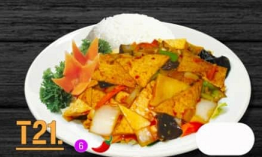 T21. Tofu se zeleninou po thajsku s rýží