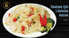 6. Smažená rýže s kuřecím masem