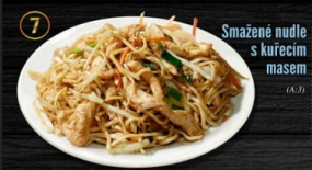 7. Smažené nudle s kuřecím masem