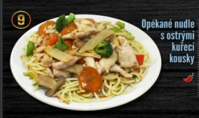 9. Opékané nudle s ostrými kuřecí kousky 🌶️
