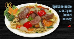 10. Opékané nudle s ostrými hovezi kousky 🌶️