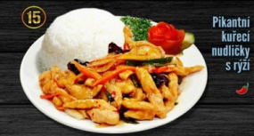 15. Pikantní kuřecí nudličky s rýží 🌶️