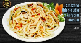 45. Smažené Udon-nudle s kuřecím masem