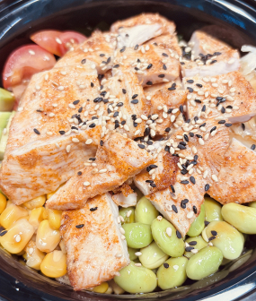 27. Kuřecí poke bowl