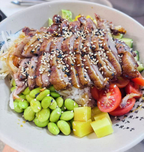 28. Kachna poke bowl