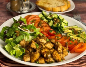 Mézes-mustáros saláta csirkemellel 