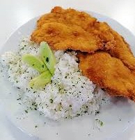 Csirkemell vagy pulykamell rántva, rizzsel 