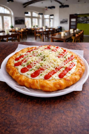 M13. Langoš (česnek, kečup, sýr) 