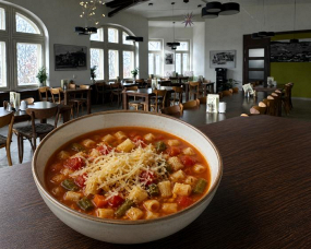 1 M) Minestrone se sýrem (vegetariánská) 0,33 l