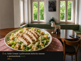 5 M) Salát Caesar s grilovaným kuřecím masem a parmazánem 