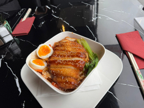 909 mit Gemüse, Lachs und Garnelen