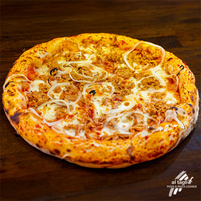 Pizza tunfisch und zwibeln