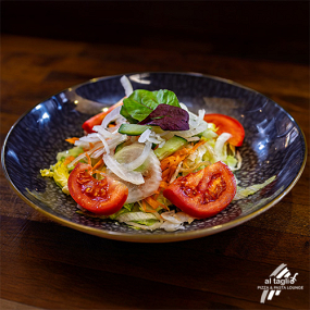 gemischter salat dazu brot