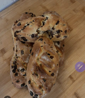 Pane con uvetta
