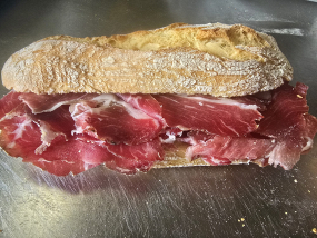 Stirato di grano duro con bresaola o crudo