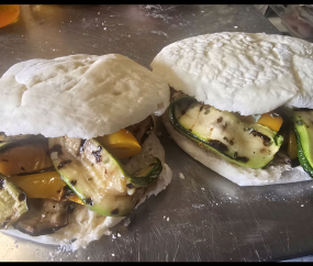 Panino petto di pollo e verdura 