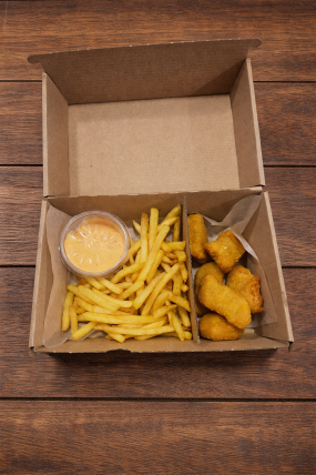 KURACIE NUGETKY – 6ks + hranolky 150g + omáčka