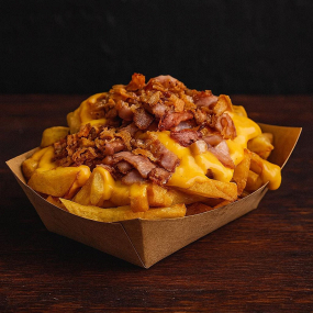 Cartofi cu Sos Cheddar, Bacon și Ceapă Crispy 