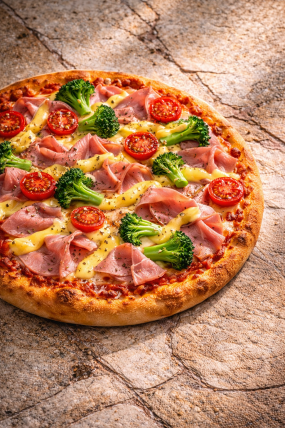 Nr. 9 Frische Tomaten, Schinken, Broccoli, Sauce Hollandaise