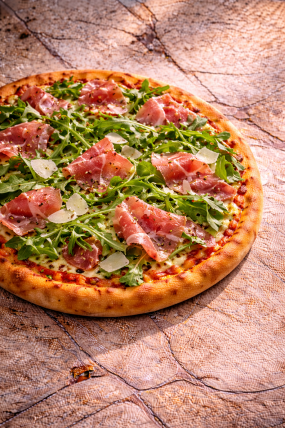 Nr. 18 Serrano-Schinken, Rucola, Parmesan