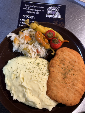 Mletý rezeň, pyré, čalamáda 400 g (1,3,5,6,7)