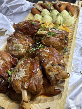 Pečené koleno 750 g (1,3,5,6,7,10)