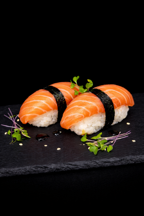 nigiri z lososiem 2szt