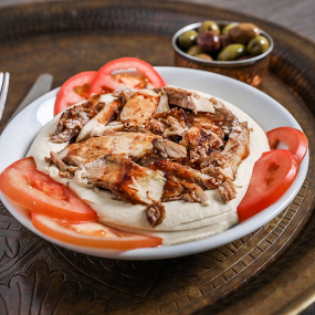 47 Hummus Teller mit Shawarma