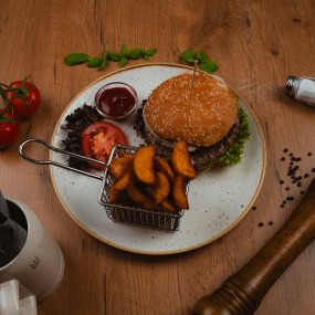 Burger mit Wedges