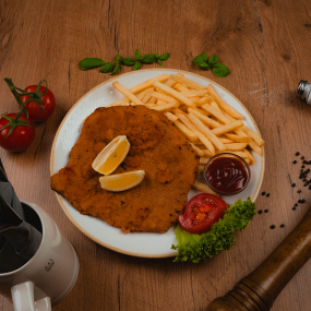Wiener Schnitzel vom Kalb mit Pommes