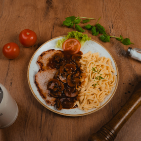 Schweineschnitzel natur mit Spätzle