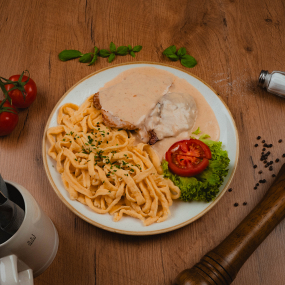 Schweineschnitzel natur mit Spätzle
