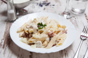 Paste cu Pui și Afumătură