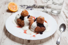 Papanași cu Dulceață de Mere și Smântână