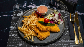 Sandwich cu Snitel de Pui si Salata Verde 300g