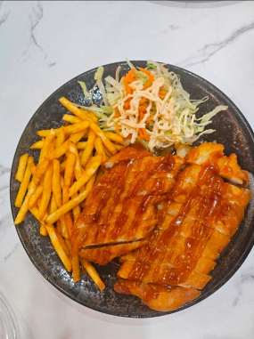 29. TERIYAKI KURACIE TEMPURA S RYŽOU/HRANOLKAMI- 400g
