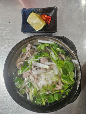 12. PHỞ - HOVÄDZIA POLIEVKA 