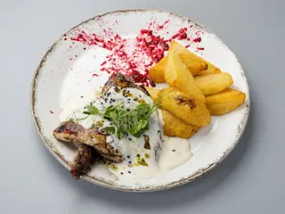 Piept de Pui cu Sos Gorgonzola și Cartofi la Cuptor