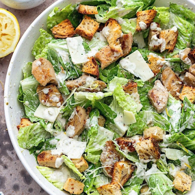 Salată Caesar