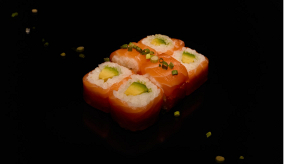 SALMON ROLL AVOCAT CHEESE