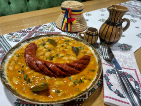 Iahnie de Fasole cu Cârnaț